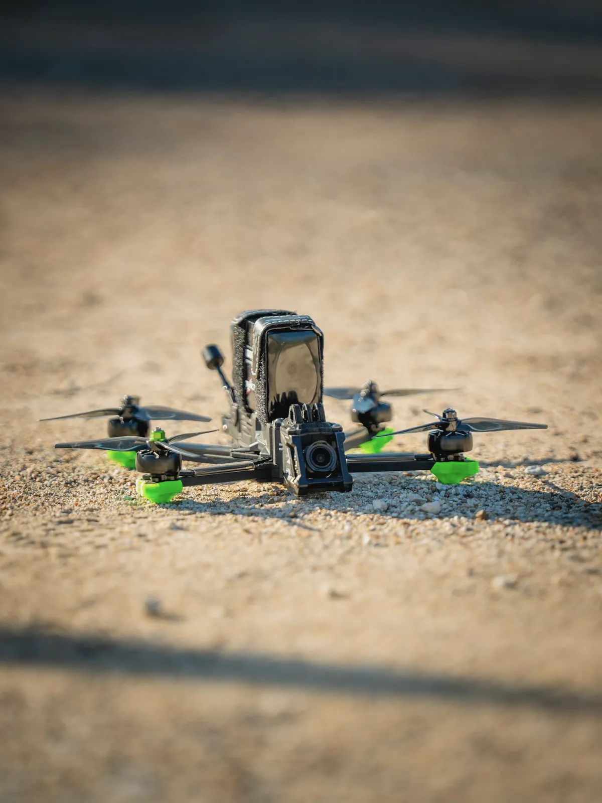 רחפן FPV חמישה אינץ׳ עם GoPro