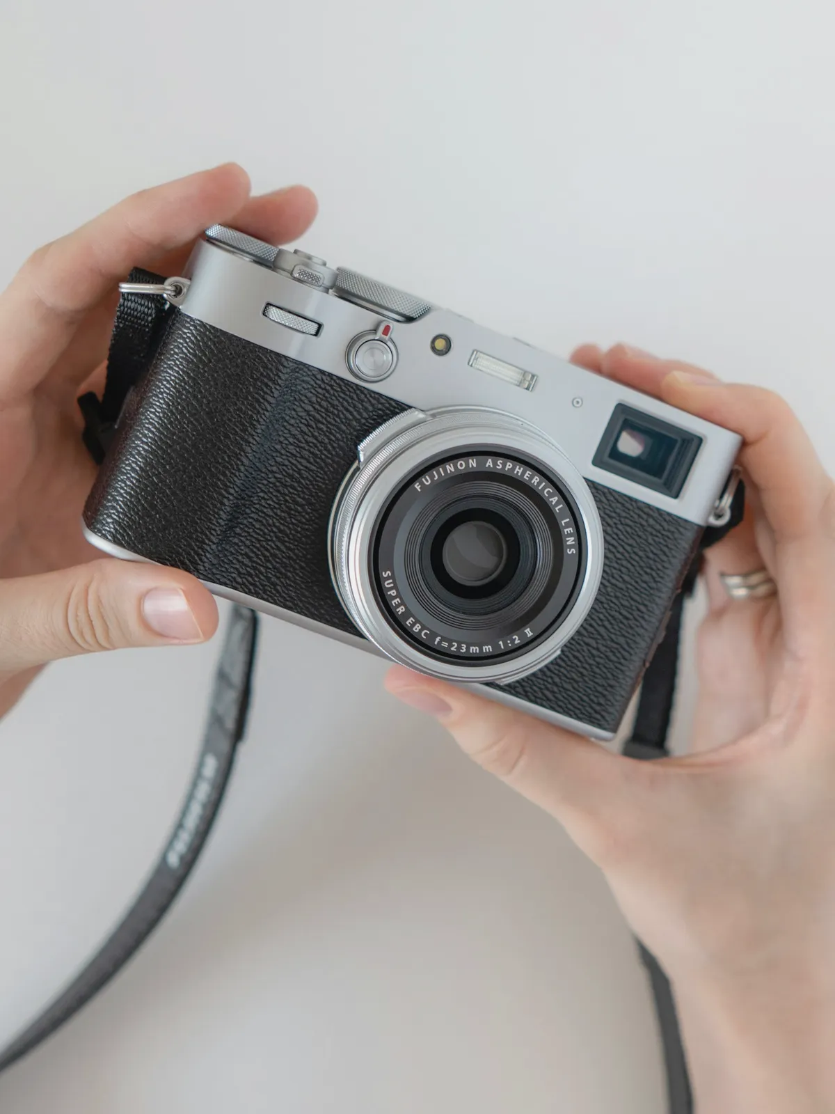 Fujifilm X100V כסופה